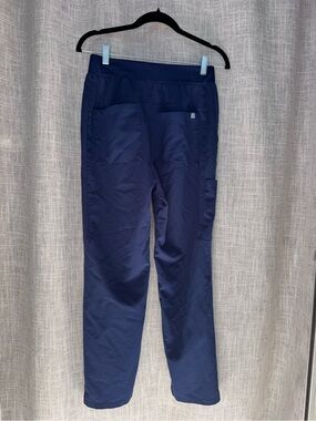 Fabletics High-Rise Ion scrub pants small short